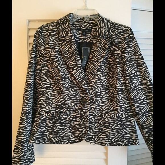 Black and white jacket with peplum back. - Picture 1 of 4